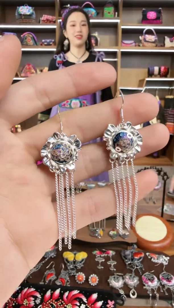 【闪购商品】织绣208蒙阿苏苗绣传承
