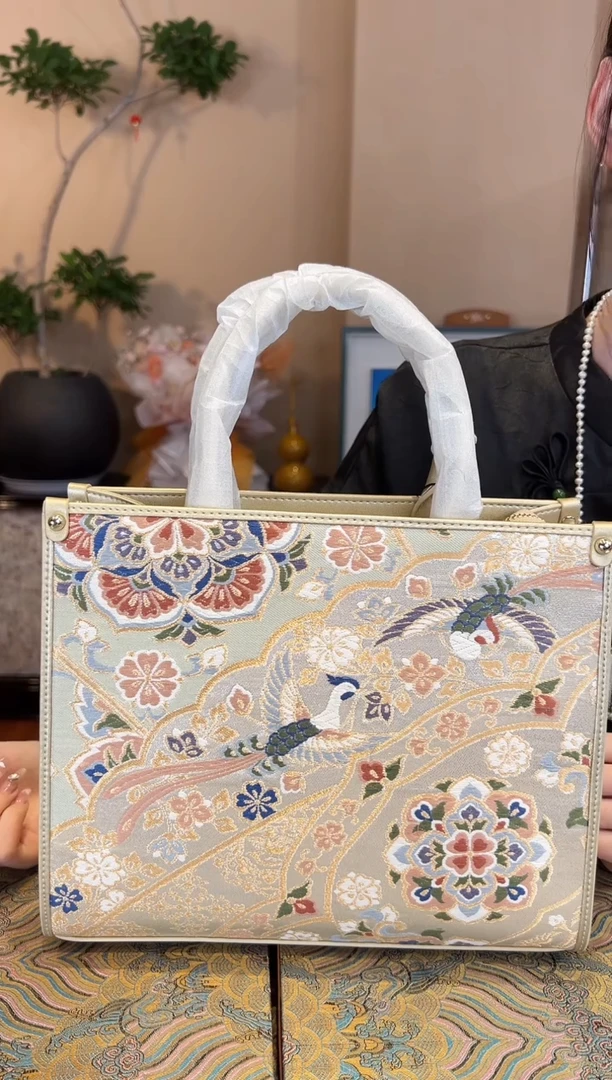 刺绣流**栀非遗唐锦包包