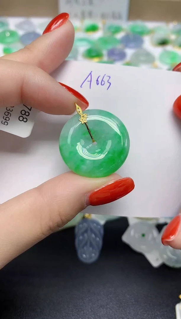 颈饰18K金镶嵌翡翠天然缅甸翡翠A货翡翠百元以上9元证书费自理