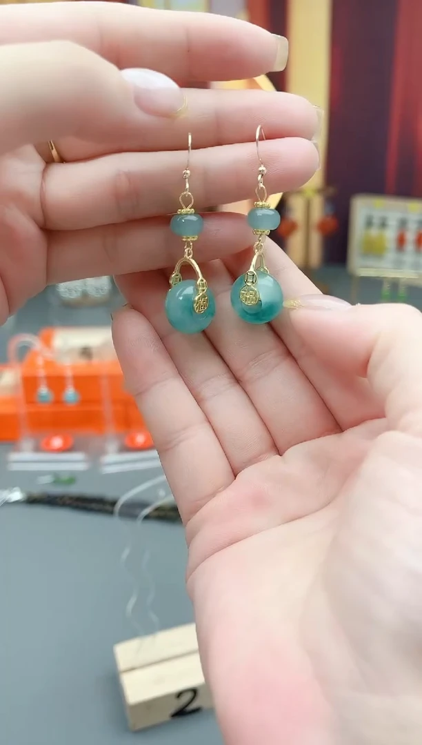 未镶嵌石英质玉（天山翠）耳饰307