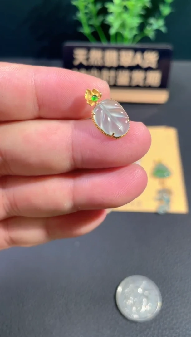 颈饰18K金镶嵌翡翠翡翠