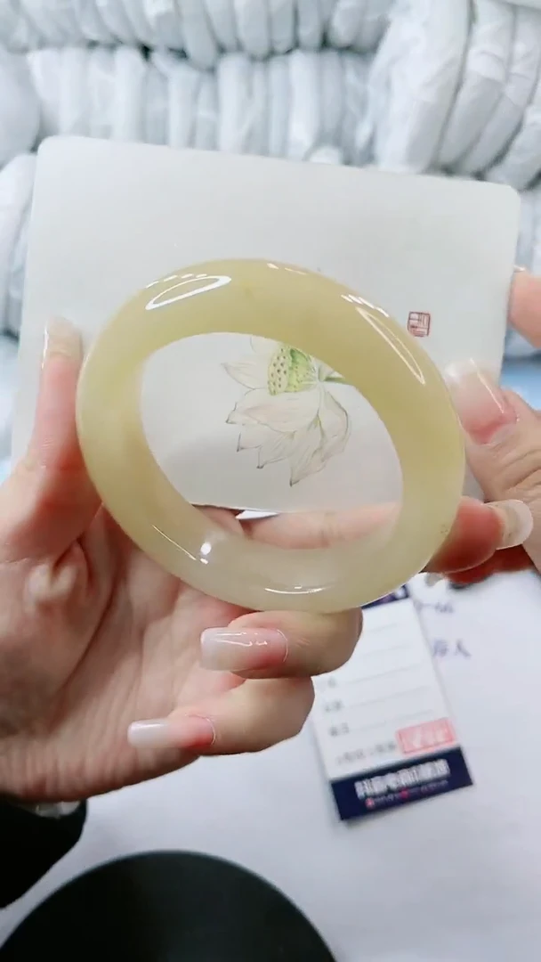 【闪购商品】石英质玉手镯未镶嵌0296959304多样性发货