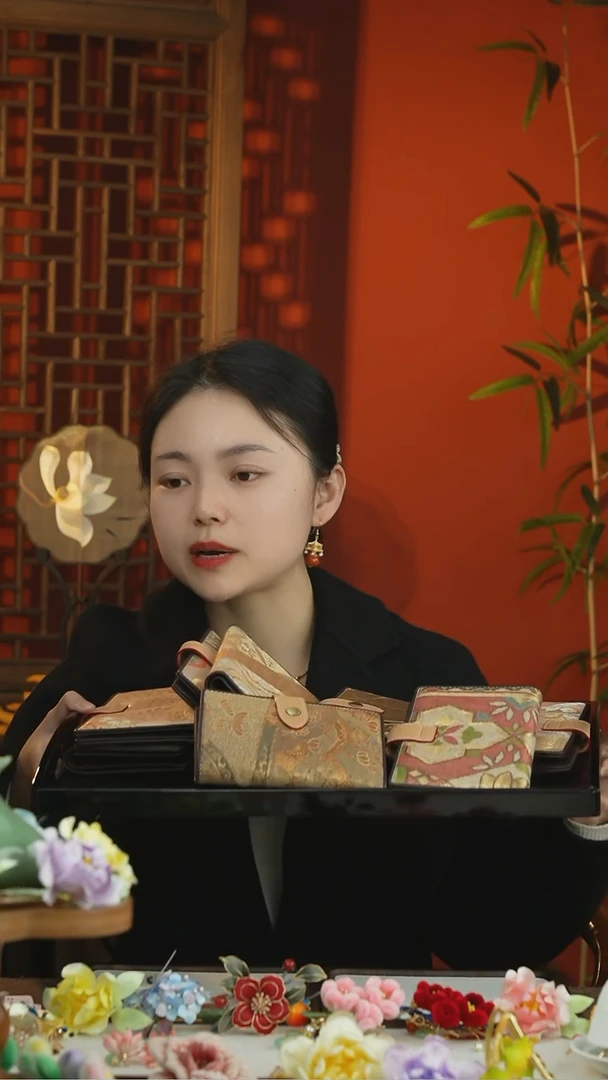 刺绣护照夹随机发一个