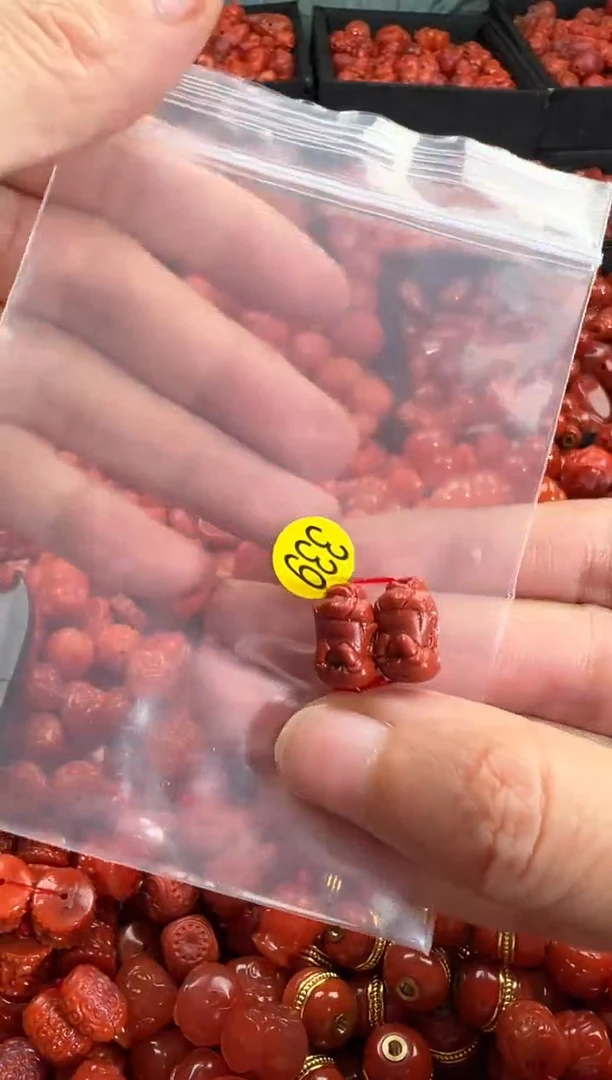 南红玛瑙未镶嵌颈饰1
