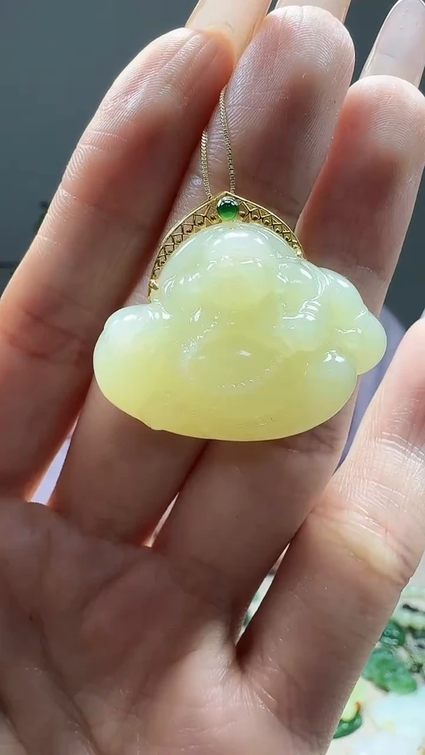 18K金镶嵌和田玉挂件1