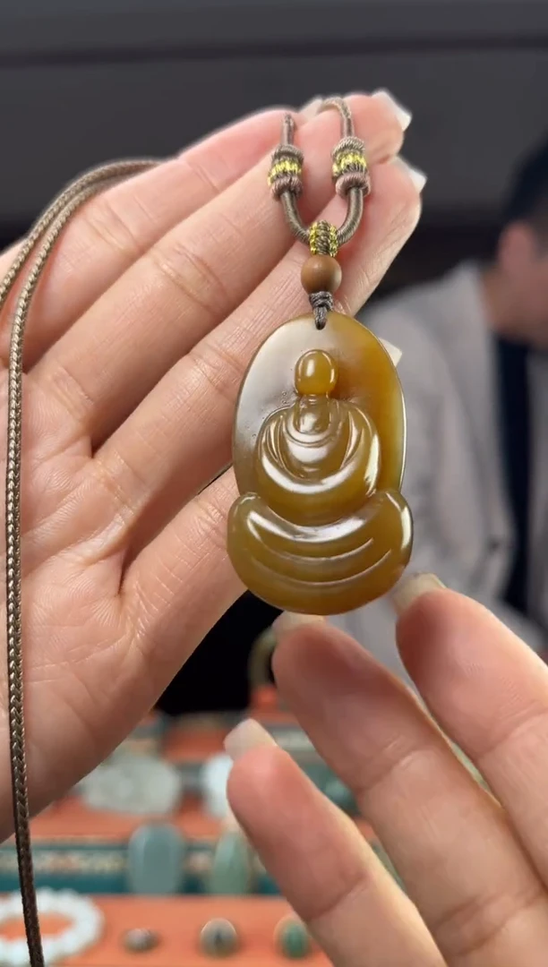 颈饰未镶嵌和田玉佩佩