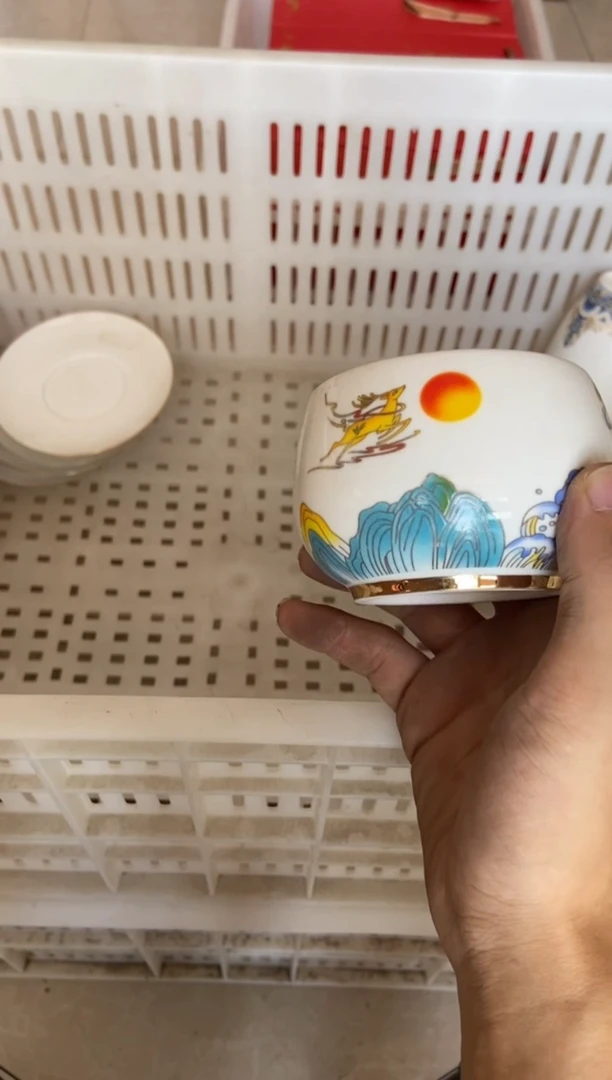 摄影的产品有使用过的痕迹有点脏介意勿拍