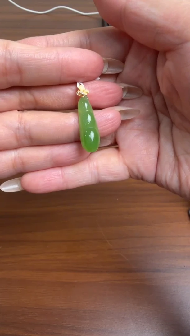 颈饰18K金镶嵌和田玉挂件