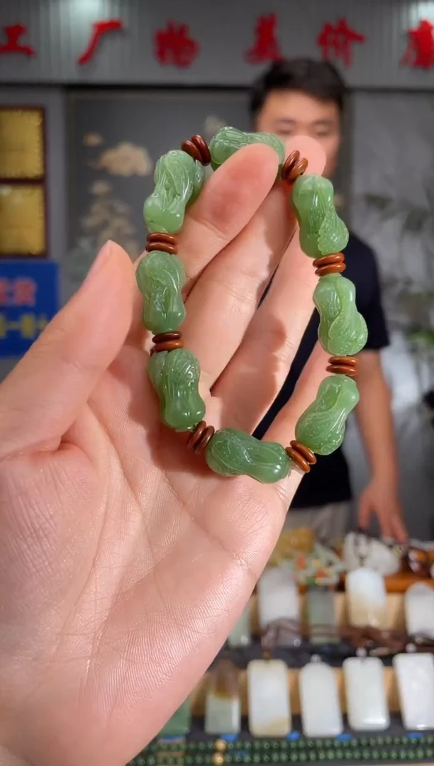 和田玉未镶嵌颈饰1