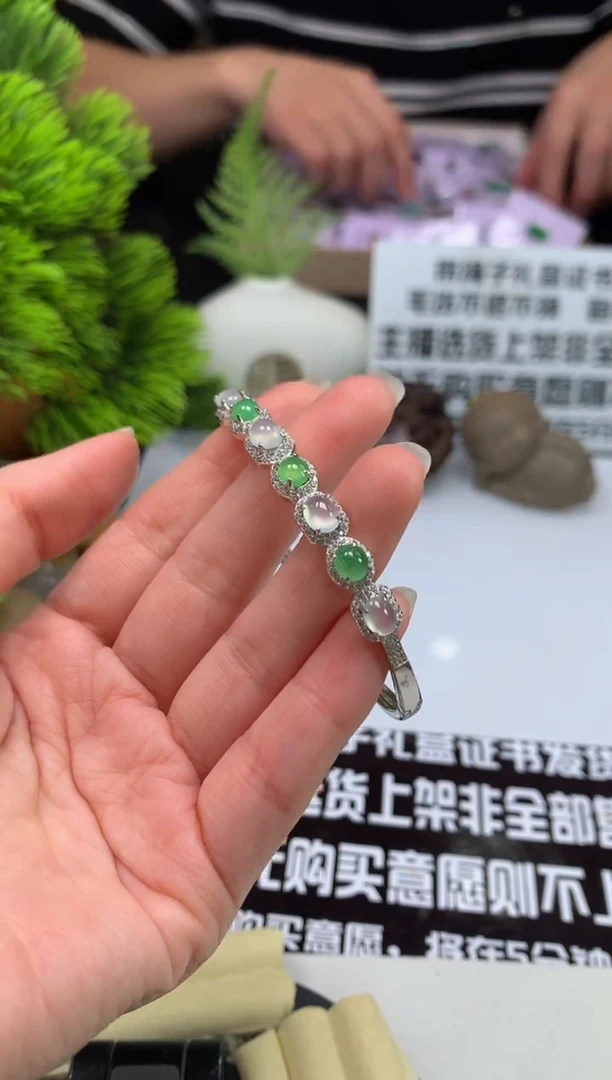 未镶嵌手链翡翠M****y---113261