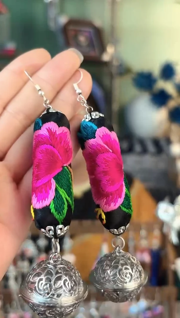 彩云南阁非遗老绣饰品630*