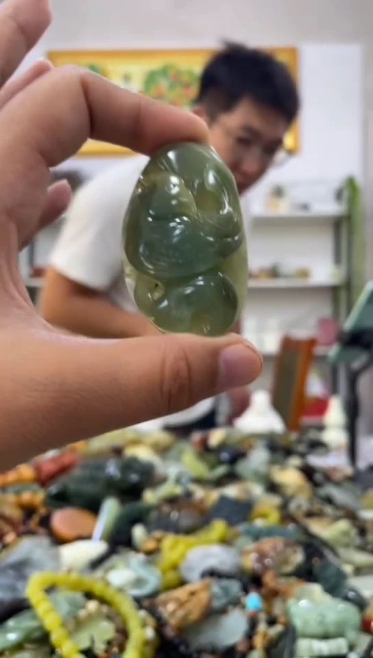 未镶嵌岫玉吊坠