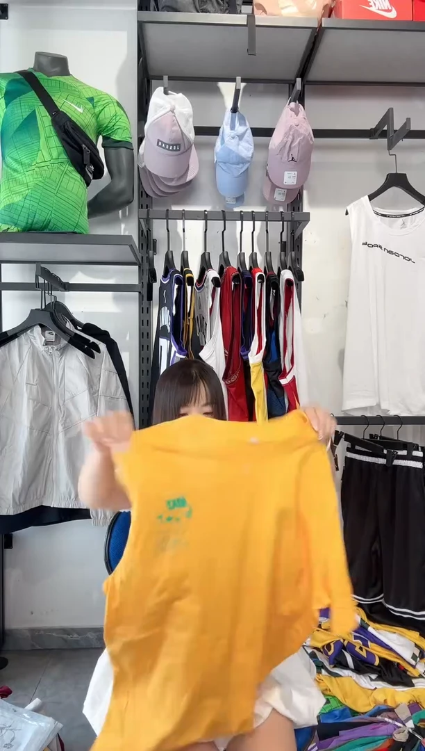 1813 编码 耐克卫衣服饰过款为准 尺码   2