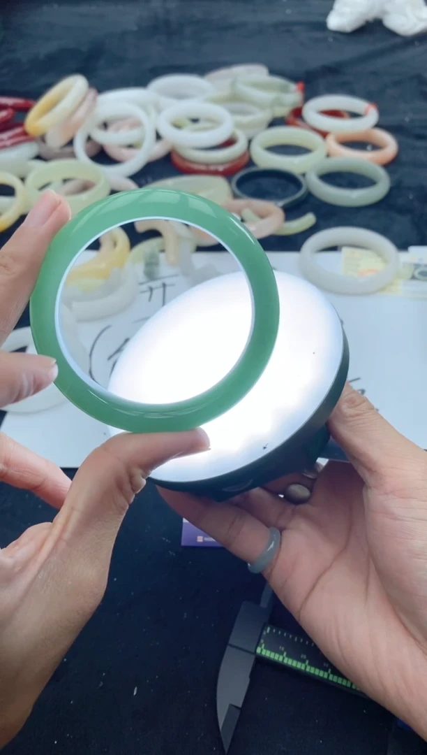 【闪购商品】石英质玉手镯未镶嵌37