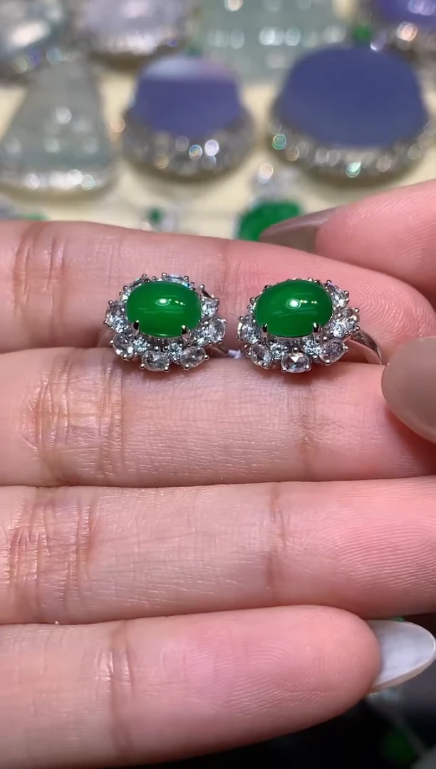 18K金镶嵌戒指翡翠1