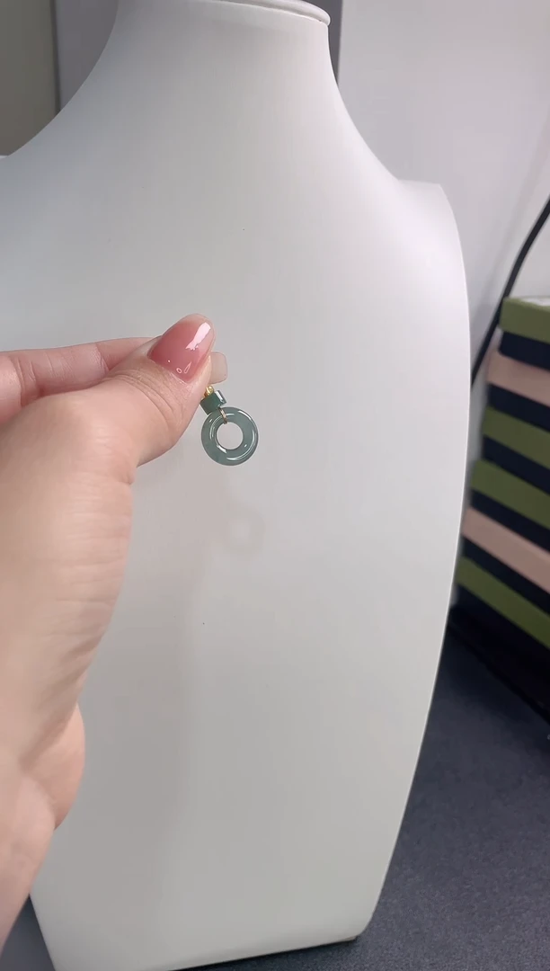 翡翠未镶嵌吊坠(不含链)甜甜圈
