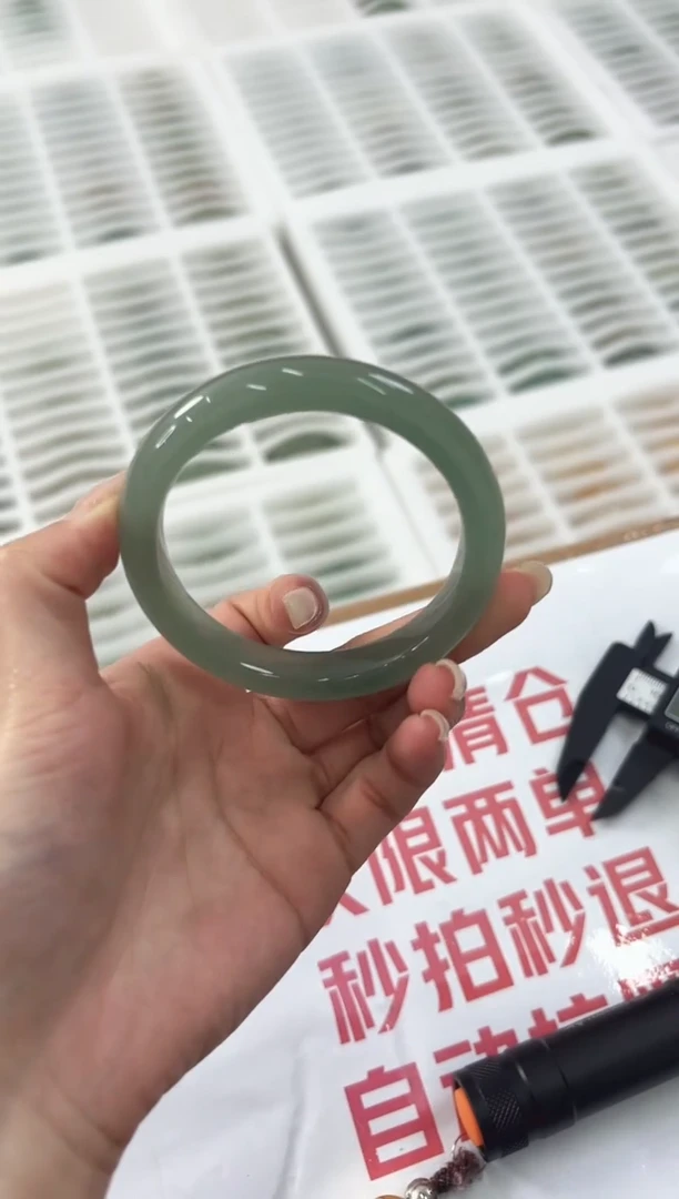 未镶嵌手镯石英质玉41-55D