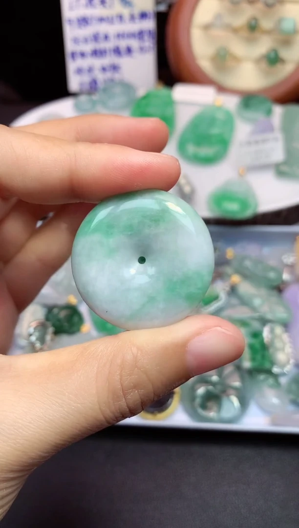 颈饰未镶嵌翡翠吊坠