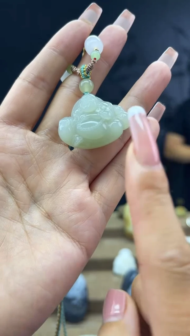 颈饰未镶嵌和田玉1