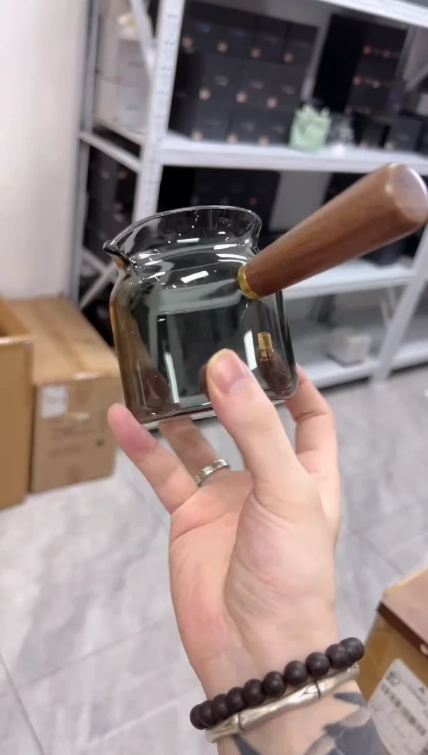 福荣木昔侧把公道杯-烟灰色