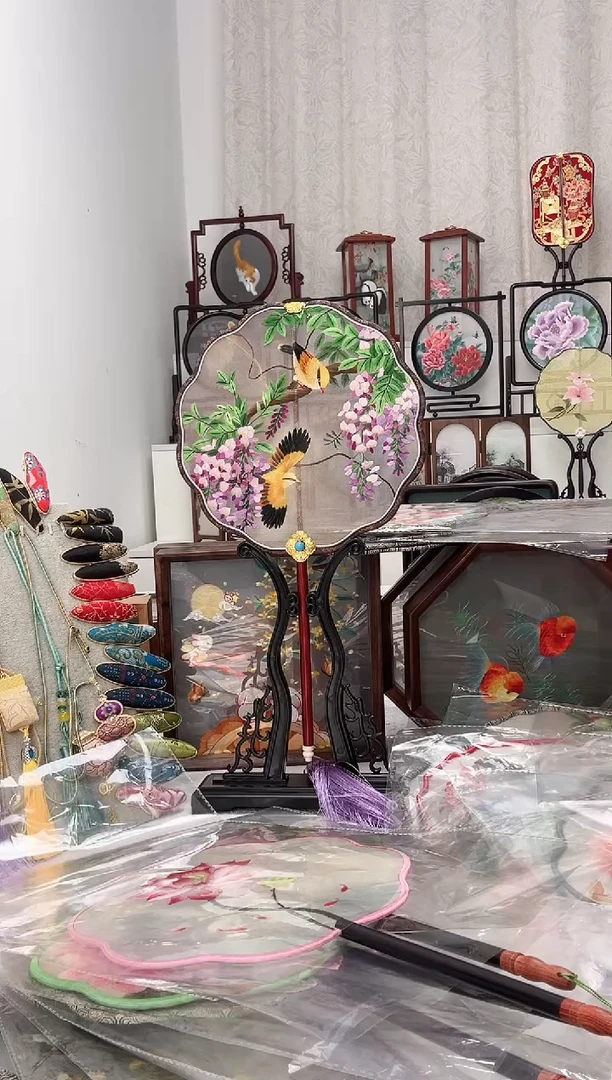 扇子苏绣作品手工团扇