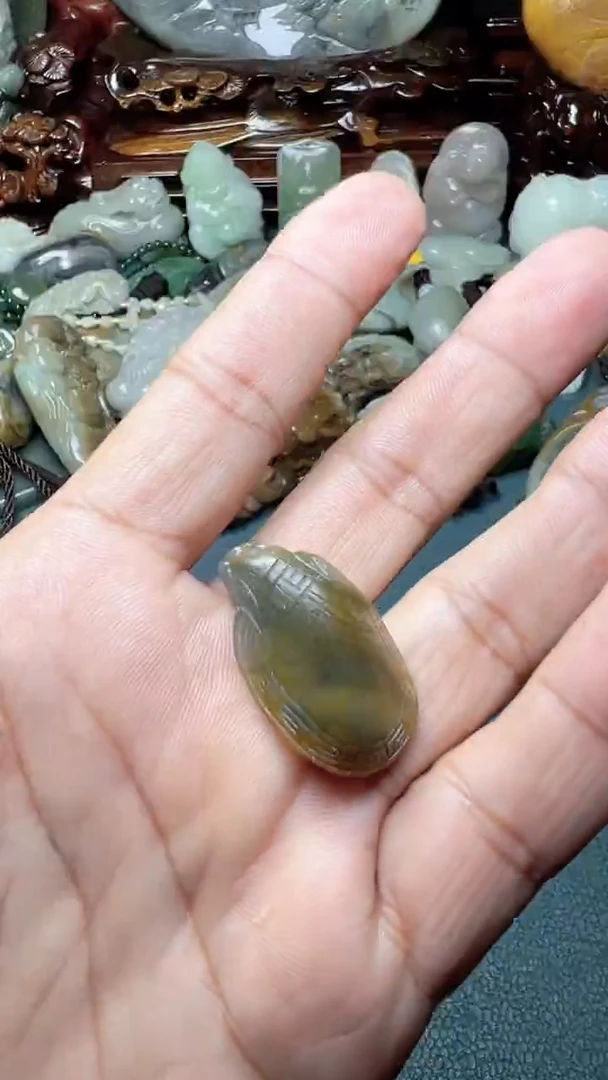 未镶嵌和田玉挂件-