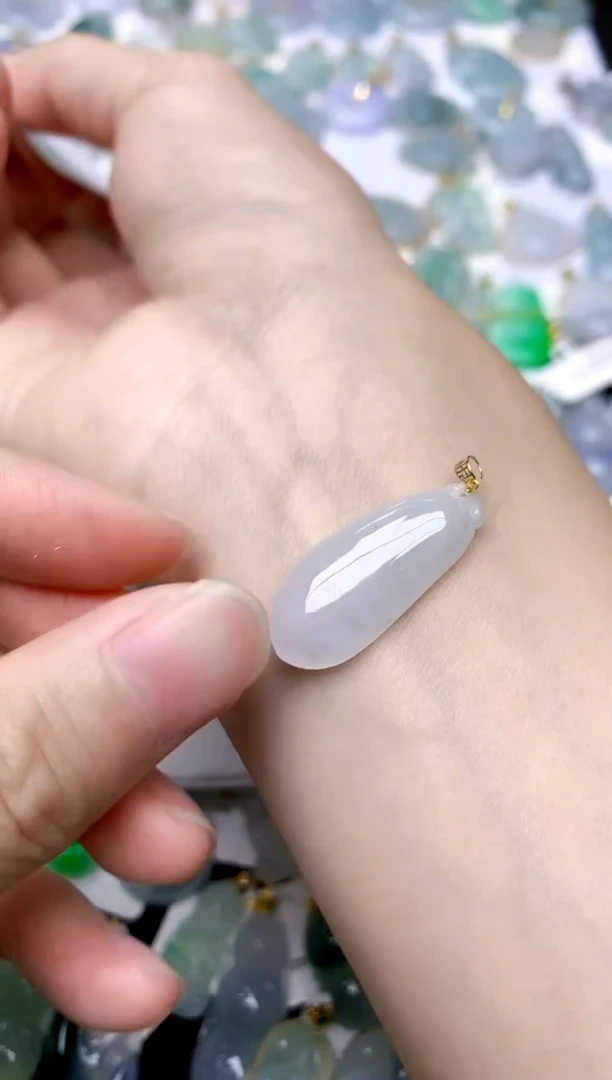 颈饰18K金镶嵌翡翠天然A货翡翠