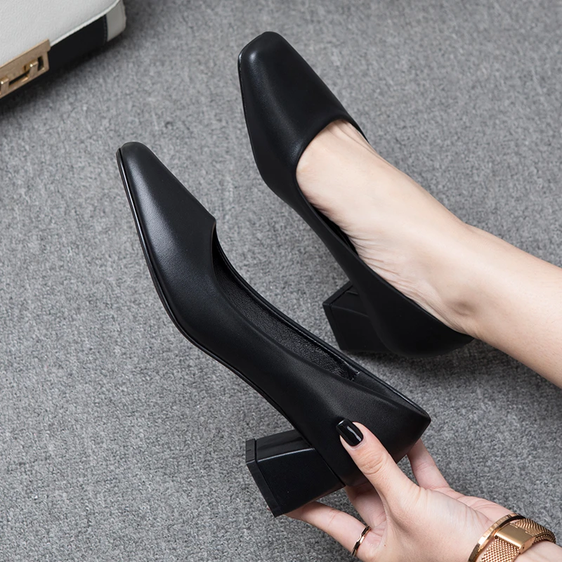 真皮方头高跟鞋女粗跟中跟久站不累工作鞋女黑色职业酒店大码单鞋