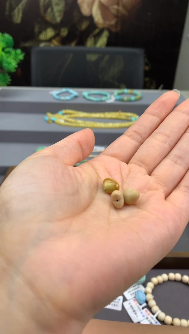 未镶嵌单珠(三颗）南红玛瑙Q21