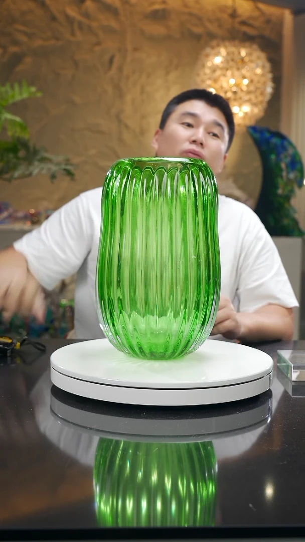 摆件福利绿色花瓶