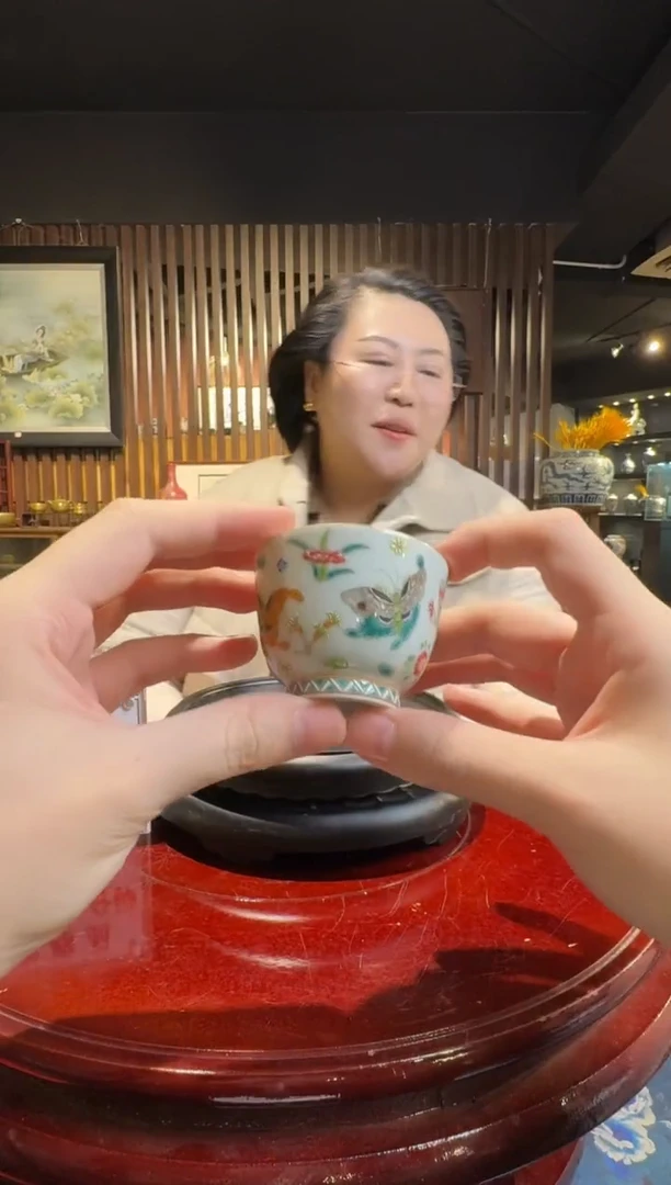 【闪购商品】瓷片骆云龙老师古彩蝴蝶主人杯带收藏证书