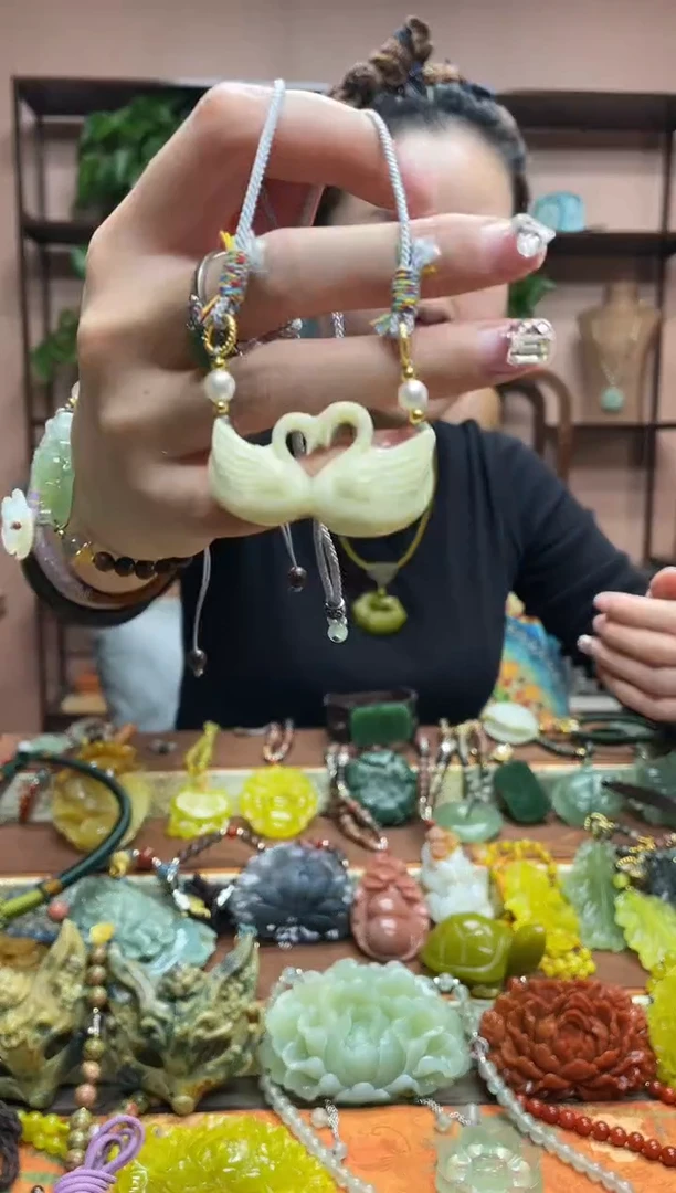 未镶嵌岫玉吊坠·