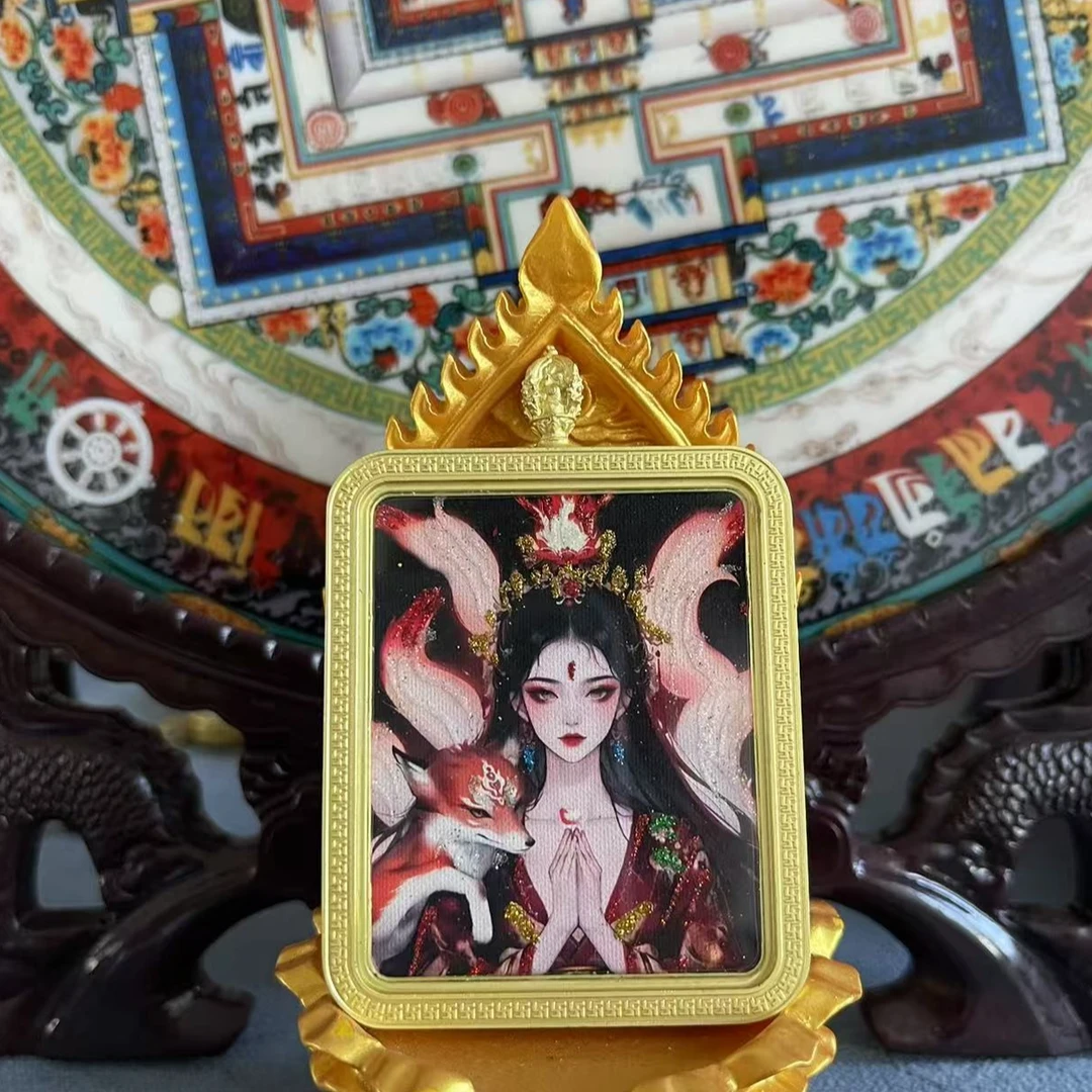 九尾人狐九尾本尊手绘描金加彩金纯铜嘎乌盒吊坠矿物质手工