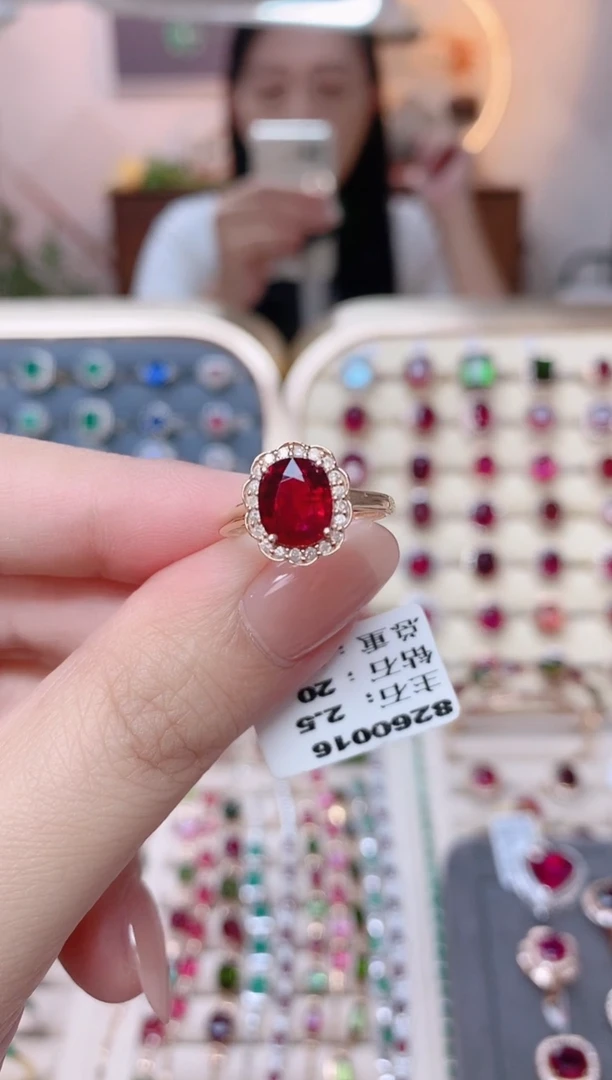 18K金镶嵌碧玺戒指碧玺2.5CT