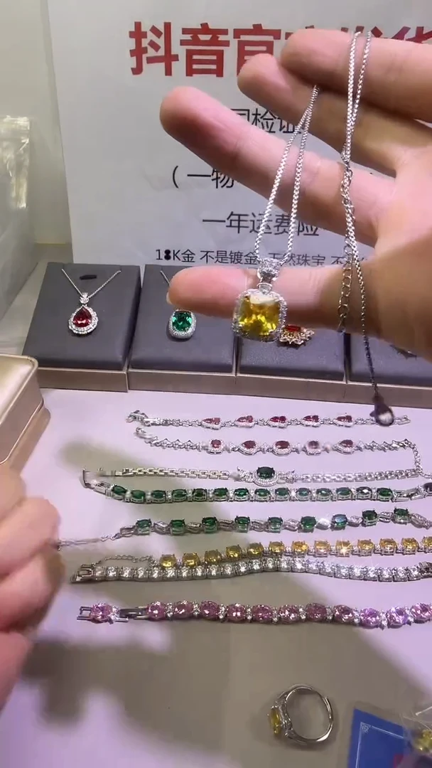 吊坠(赠链)18K金镶嵌钻石030