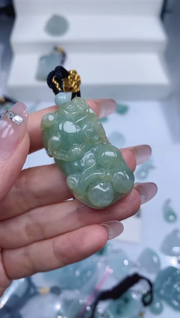 颈饰未镶嵌翡翠吊坠