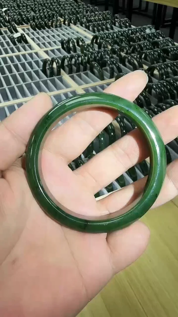 未镶嵌手镯和田玉（碧玉）放漏款 菠菜绿正装手镯 圈口62
