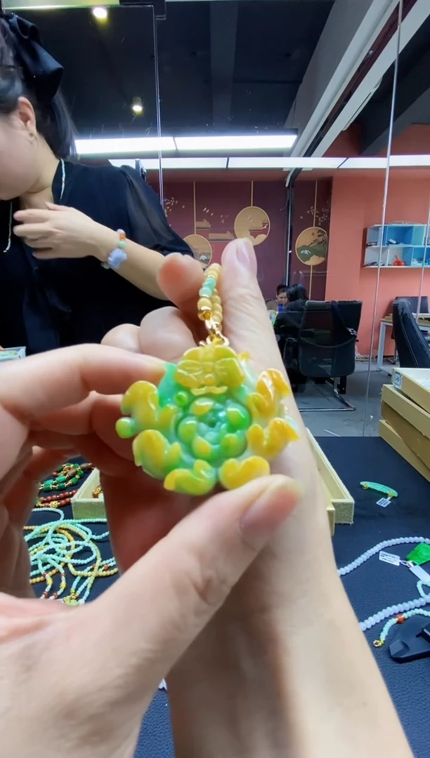 颈饰未镶嵌翡翠吊坠