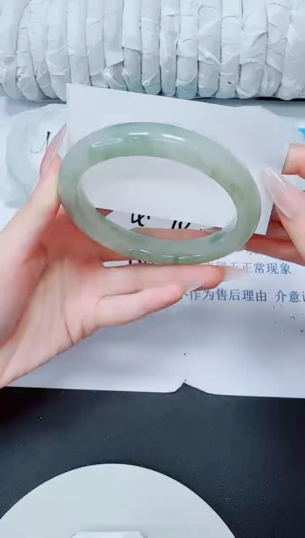 石英质玉手镯未镶嵌192/64