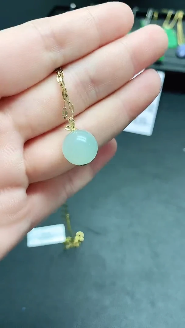 颈饰18K金镶嵌翡翠赠礼盒证书