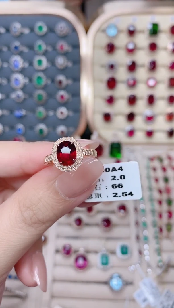 18K金镶嵌碧玺戒指碧玺2CT