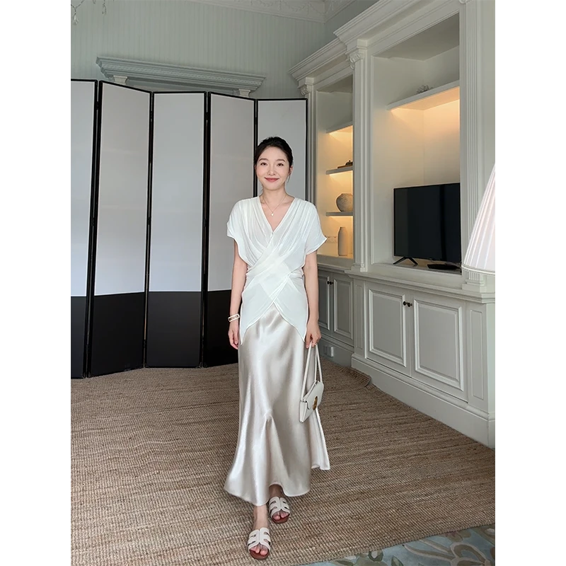 郭九九呢 慵懒贵气高级感交叉显瘦上衣斜裁缎面半身裙 G924A05933