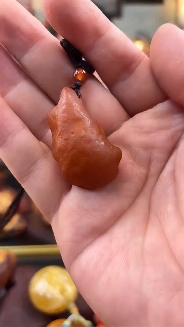 未镶嵌颈饰琥珀吊坠