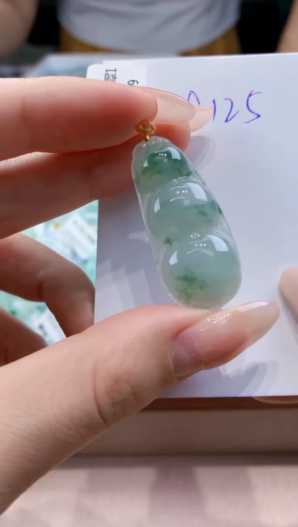 翡翠18K金镶嵌颈饰天然缅甸a货翡翠