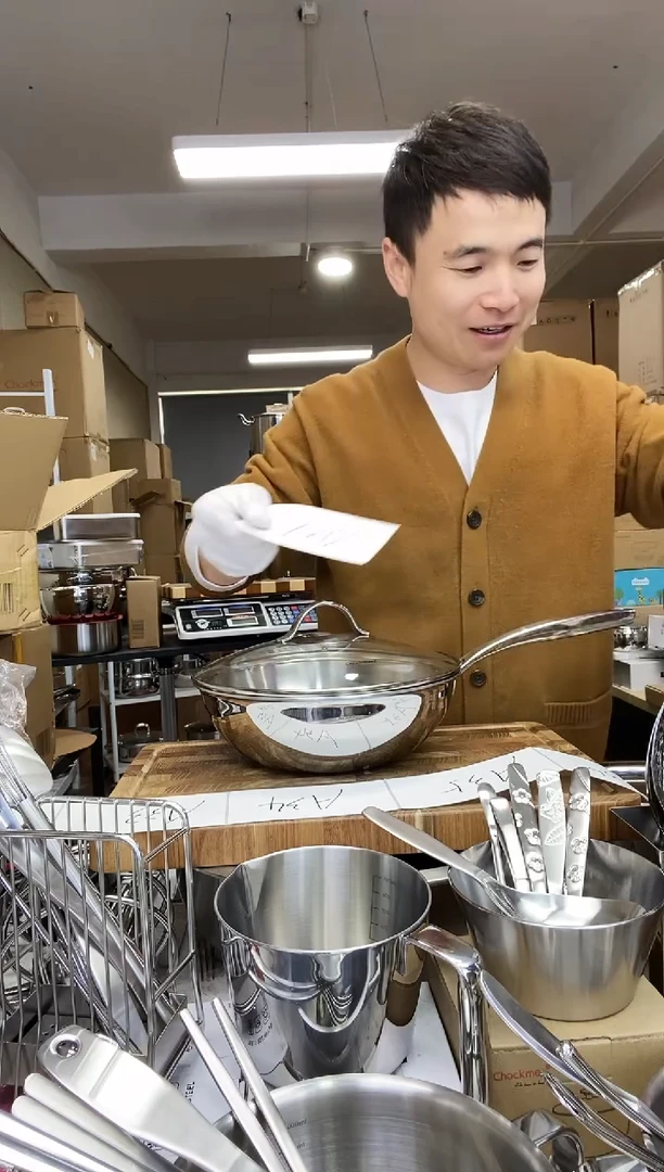 A27 微瑕卓德铭24cm炒锅