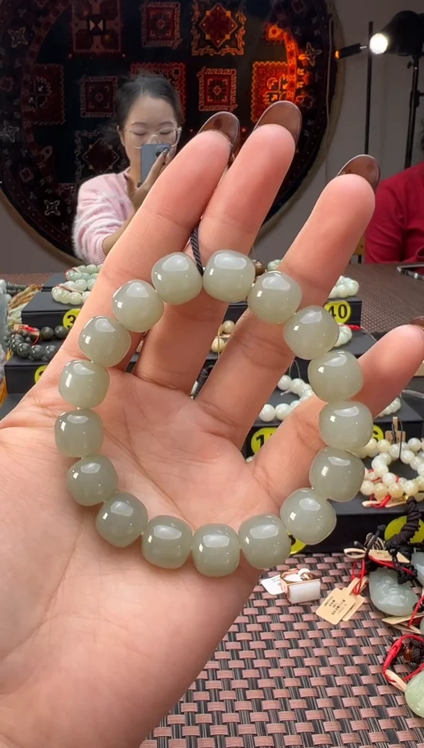 未镶嵌手串和田玉且末料青白玉老型珠手串卡11*12 83分