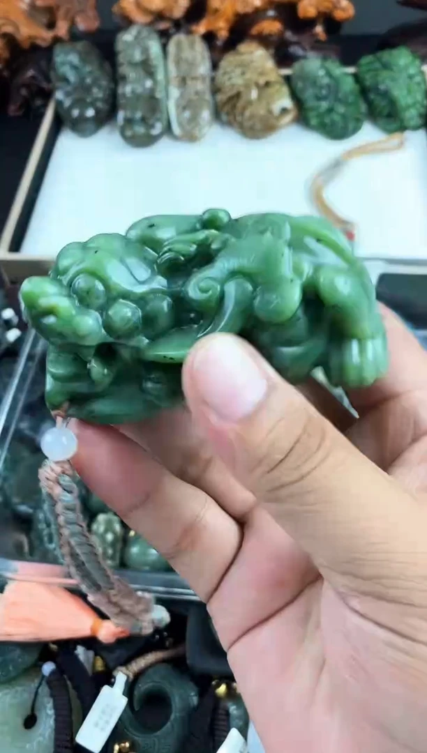 和田玉未镶嵌颈饰1