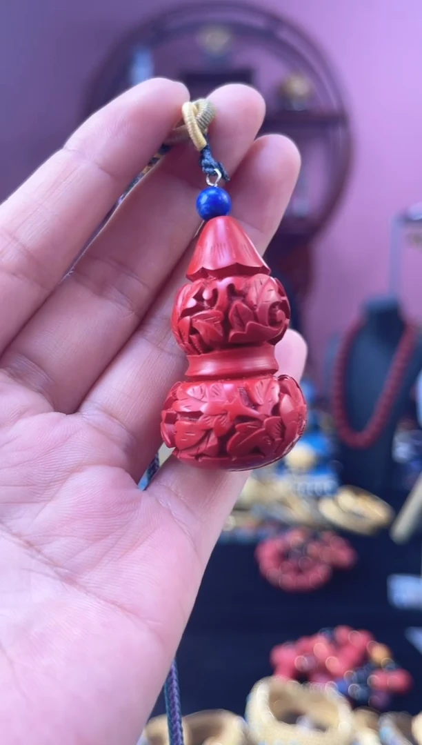 非遗 雕漆花卉葫芦吊坠 带证 红色