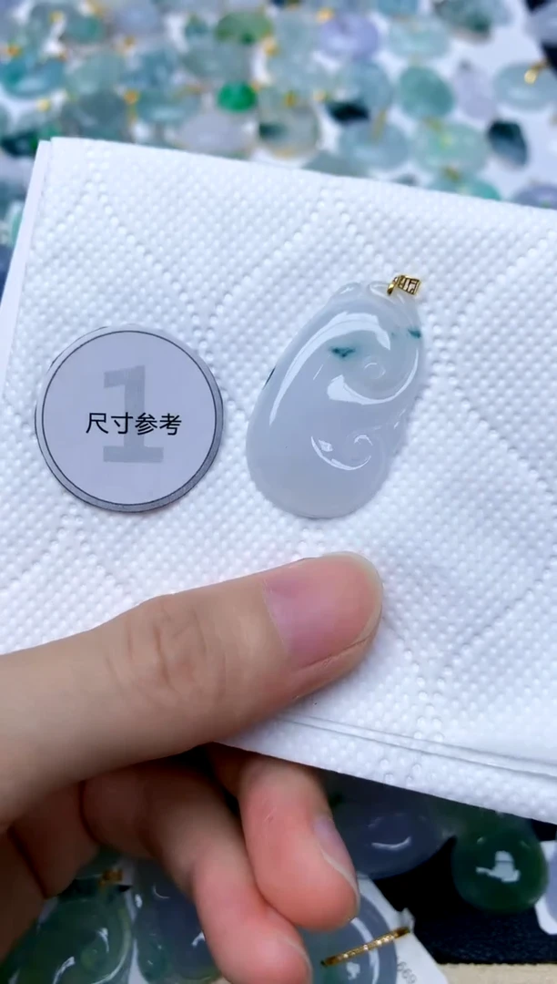 颈饰18K金镶嵌翡翠天然A货翡翠
