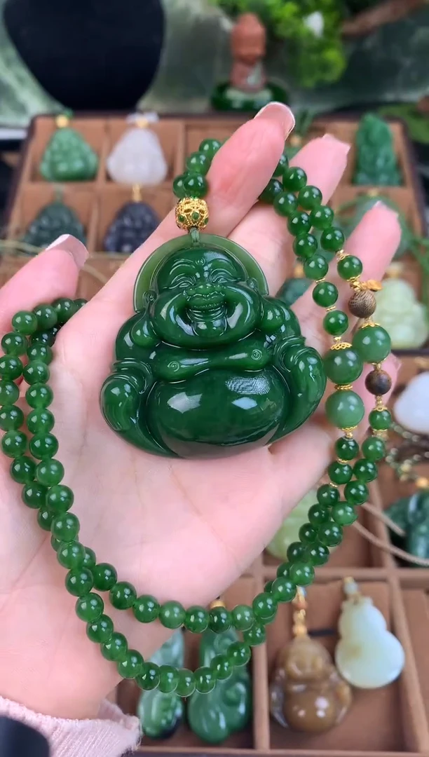 颈饰18K金镶嵌和田玉吊坠50mm